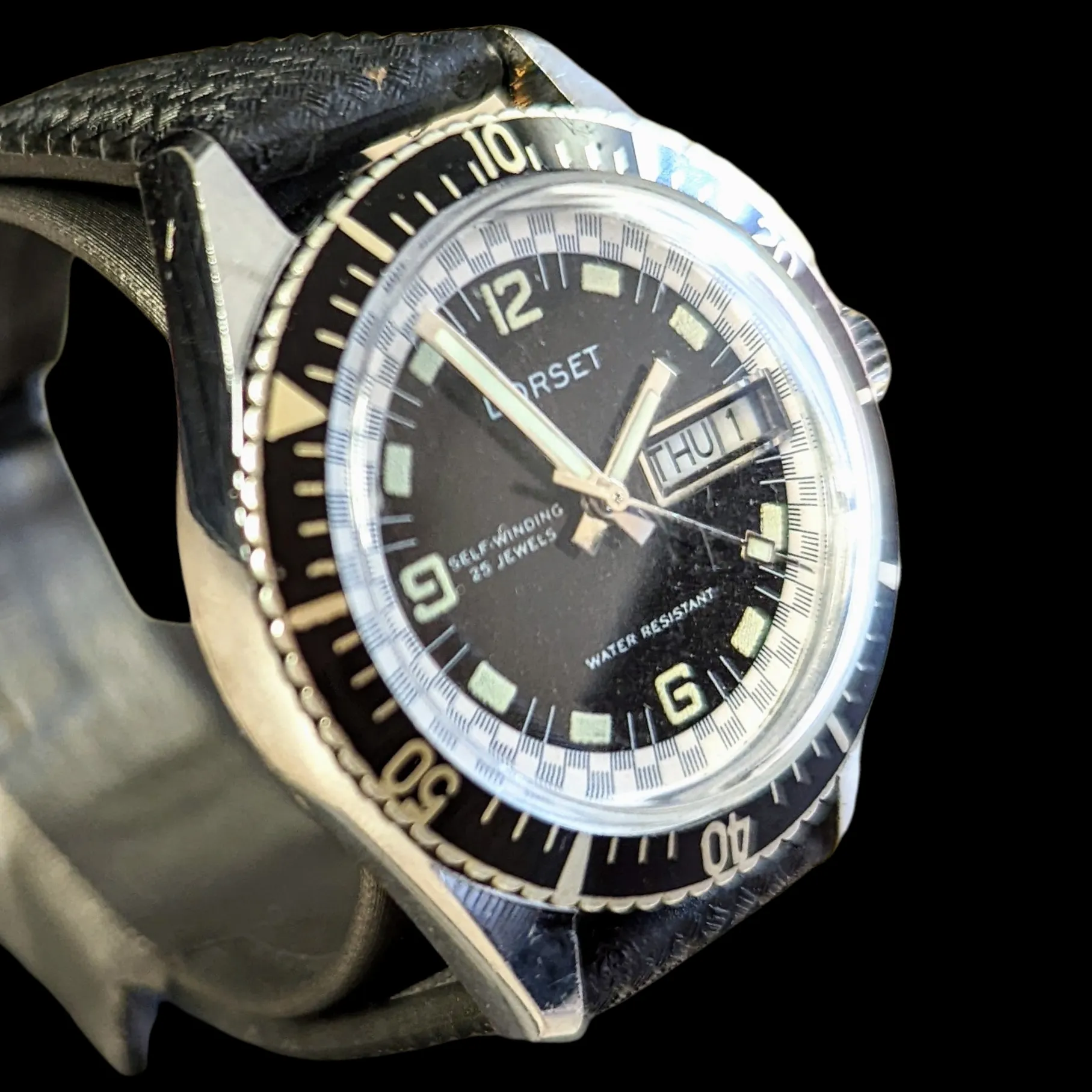 DORSET Self-Winding Diver Wristwatch Day/Date Indicator
