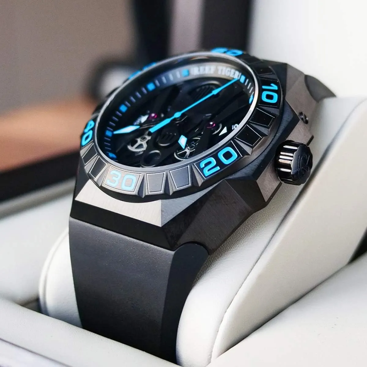 Waterproof Rubber Strap RGA6912 REEF TIGER Limited bluebird immigrate breed genius punch operant Watch Men Automatic Mechanical All Black Red Skeleton 
